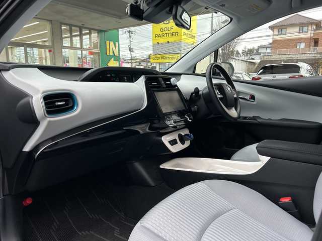 トヨタ プリウス A 宮城県 2016(平28)年 5.2万km アティチュードブラックマイカ 純正ディーラーOPナビ/CD/DVD/SD/BT/フルセグ/バックカメラ/HUD/トヨタセーフティセンス/プリクラッシュセーフティ/レーダークルーズコントロール/レーンキープアシスト/パーキングアシスト/クリアランスソナー/ブラインドスポットモニター/オートハイビーム/LEDヘッドライト/純正アルミ＆スタッドレス/純正アルミ＆ノーマルタイヤ積込/ドライブレコーダー/ビルトインETC/プッシュスタート/スマートキー/スペアキーあり/保証書＆取扱説明書あり