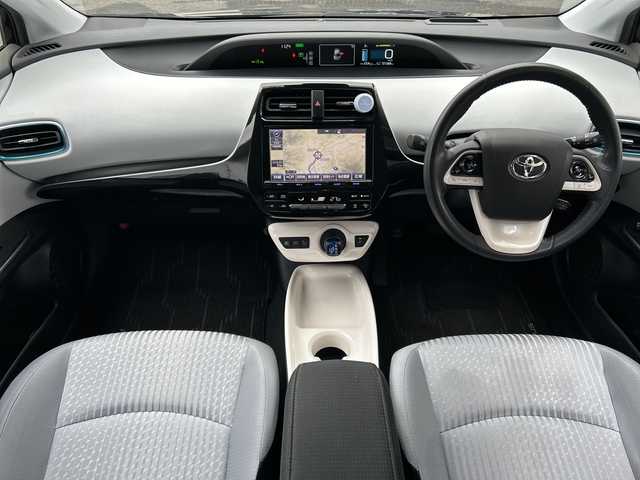 トヨタ プリウス A 宮城県 2016(平28)年 5.2万km アティチュードブラックマイカ 純正ディーラーOPナビ/CD/DVD/SD/BT/フルセグ/バックカメラ/HUD/トヨタセーフティセンス/プリクラッシュセーフティ/レーダークルーズコントロール/レーンキープアシスト/パーキングアシスト/クリアランスソナー/ブラインドスポットモニター/オートハイビーム/LEDヘッドライト/純正アルミ＆スタッドレス/純正アルミ＆ノーマルタイヤ積込/ドライブレコーダー/ビルトインETC/プッシュスタート/スマートキー/スペアキーあり/保証書＆取扱説明書あり