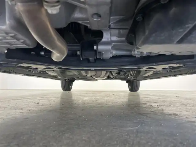 スズキ スペーシア ギア HYBRID XZターボ 愛知県 2022(令4)年 4.8万km オフブルーメタリック/ガンメタリック2トーンルーフ 純正ディスプレイ　ＤＶＤ　Ｂｌｕｅｔｏｏｔｈ　ＵＳＢ　バックカメラ　シートヒーター　両側パワースライドドア　ＬＥＤライト　フォグ　衝突軽減　追従クルコン　デュアルカメラブレーキ　純正１４インチアルミホイール　パドルシフト　ルーフレール　リヤパーキングセンサー　リアシェード　背面テーブル　禁煙車