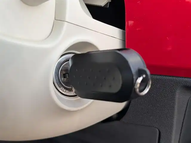 フィアット ５００ ツインエア ドルチェヴィータ 福井県 2022(令4)年 1.9万km パソドプレレッド ワンオーナー車/純正15インチAW/特殊形状ルーフ/クルーズコントロール/前後ドライブレコーダー/後方コーナーセンサー/キセノンヘッドライト/F・Rフォグ/パドルシフト/横滑り防止装置/盗難防止装置/ダブル＋サイドエアバッグ/カーテンエアバッグ/純正フロアマット