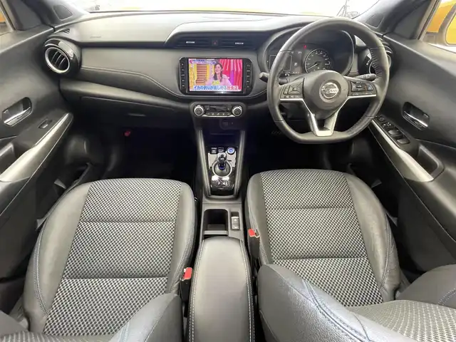 日産 キックス X 大分県 2021(令3)年 6.5万km サンライトイエロー 純正9型ナビ/フルセグ/DVD/Bluetooth/アラウンドビューカメラ/プロパイロット/ビルトインETC/カーテンエアバッグ/前後ドライブレコーダー/前席シートヒーター/オートLEDライト/純正17インチAW/スマートキーx2