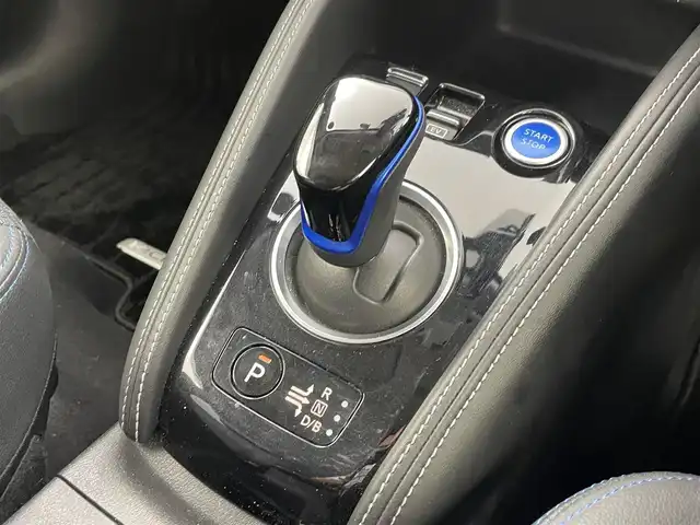 日産 キックス X 大分県 2021(令3)年 6.5万km サンライトイエロー 純正9型ナビ/フルセグ/DVD/Bluetooth/アラウンドビューカメラ/プロパイロット/ビルトインETC/カーテンエアバッグ/前後ドライブレコーダー/前席シートヒーター/オートLEDライト/純正17インチAW/スマートキーx2