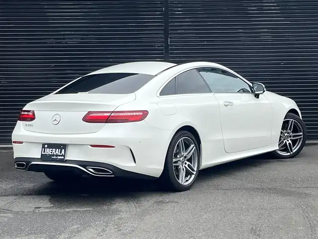 メルセデス・ベンツ Ｅ２００ クーペ スポーツ 静岡県 2019(令1)年 4.9万km ダイヤモンドホワイト レザーパッケージ/・本革シート/・パノラミックスライディングルーフ/・Burmesterサラウンドサウンドシステム/・エアバランスパッケージ/・レザーARTICOダッシュボード/・メモリー付パワーシート /・電動ランバーサポート/・電動チルト＆テレスコピックステアリング/・マルチビームLEDヘッドライト/・アダプティブハイビームアシスト・プラス/・イージーエントリー/レーダーセーフティパッケージ/・アクティブディスタンスアシスト・ディストロニック/・アクティブステアリングアシスト/・アクティブレーンチェンジングアシスト/・アクティブエマージェンシーストップアシスト/・PRE-SAFE/・アクティブブレーキアシスト/・PRE-SAFEサウンド/・緊急回避補助システム/・渋滞時緊急ブレーキ機能/・アクティブブラインドスポットアシスト/・アクティブレーンキーピングアシスト/・PRE-SAFEプラス/・トラフィックサインアシスト/COMANDシステム/(Bluetooth/CarPlay/フルセグ)/360°カメラ/アダプティブクルーズコントロール/シートヒーター/アンビエントライト/キーレスゴー/ETC/ドライブレコーダー/純正19AW/フロアマット