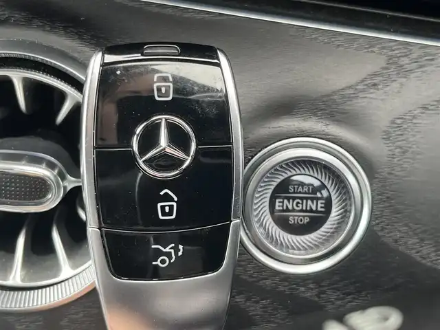 メルセデス・ベンツ Ｅ２００ クーペ スポーツ 静岡県 2019(令1)年 4.9万km ダイヤモンドホワイト レザーパッケージ/・本革シート/・パノラミックスライディングルーフ/・Burmesterサラウンドサウンドシステム/・エアバランスパッケージ/・レザーARTICOダッシュボード/・メモリー付パワーシート /・電動ランバーサポート/・電動チルト＆テレスコピックステアリング/・マルチビームLEDヘッドライト/・アダプティブハイビームアシスト・プラス/・イージーエントリー/レーダーセーフティパッケージ/・アクティブディスタンスアシスト・ディストロニック/・アクティブステアリングアシスト/・アクティブレーンチェンジングアシスト/・アクティブエマージェンシーストップアシスト/・PRE-SAFE/・アクティブブレーキアシスト/・PRE-SAFEサウンド/・緊急回避補助システム/・渋滞時緊急ブレーキ機能/・アクティブブラインドスポットアシスト/・アクティブレーンキーピングアシスト/・PRE-SAFEプラス/・トラフィックサインアシスト/COMANDシステム/(Bluetooth/CarPlay/フルセグ)/360°カメラ/アダプティブクルーズコントロール/シートヒーター/アンビエントライト/キーレスゴー/ETC/ドライブレコーダー/純正19AW/フロアマット