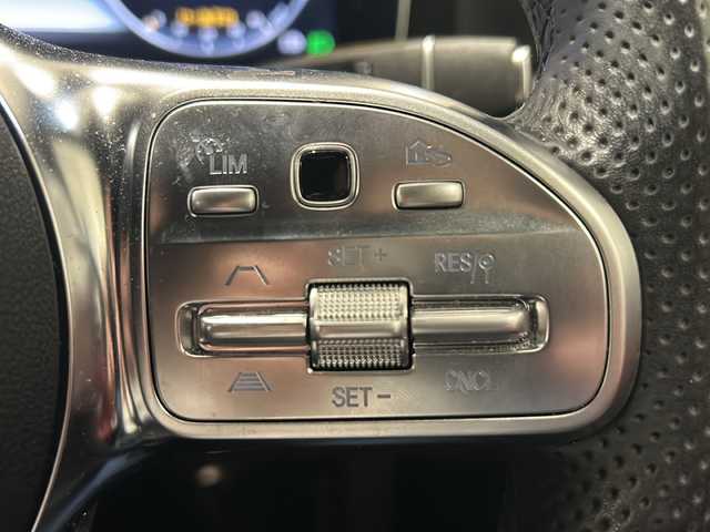 メルセデス・ベンツ ＣＬＳ２２０ｄ スポーツ エクスクルーシブPKG 新潟県 2018(平30)年 3.1万km オブシディアンブラック レーダーセーフティパッケージ/・アクティブディスタンスアシストディストロニック/・アクティブステアリングアシスト/・アクティブレーンチェンジアシスト/・アクティブエマージェンシーストップアシスト/・PRE-SAFE/・アクティブブレーキアシスト/・PRE-SAFEインパルスサイド/・PRE-SAFEサウンド/・緊急回避補助システム、渋滞時緊急ブレーキ機能/・アクティブブラインドスポットアシスト/・アクティブレーンキーピングアシスト/・PRE-SAFEプラス/・トラフィックサインアシスト/エクスクルーシブパッケージ/・ナッパレザーシート（ベンガルレッド/ブラックシート）/・シートベンチレーター/・Burmester/・エアーボディーコントロールサスペンション/COMANDシステム/・12.3インチワイドディスプレイ/・HDDナビゲーション/・フルセグTV/・AppleCarPlary/・ETC2.0/グレーアッシュウッドインテリア/レザーARTICOダッシュボード/シートヒーター/アンビエントライト/LEDコーナリングアシスト/アダプティブハイビームアシストプラス/360°カメラシステム/アクティブパーキングアシスト