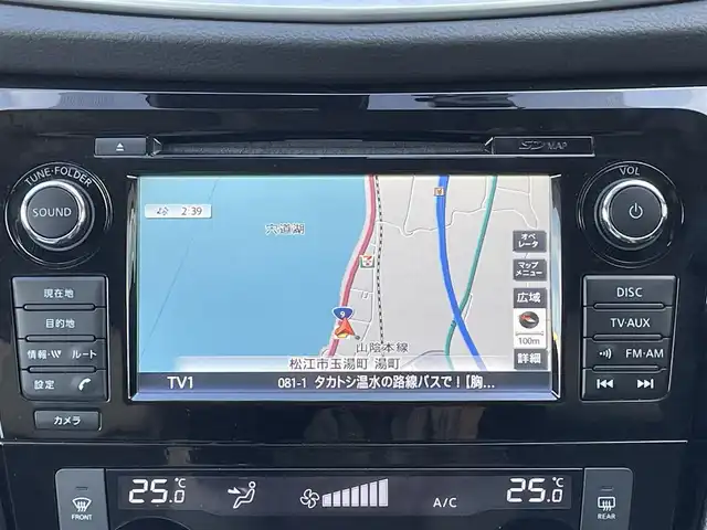 日産 エクストレイル モード・プレミア 島根県 2016(平28)年 4.9万km ブリリアントホワイトパール 純正ナビ/・BT/フルセグTV/CD/DVD/AM/FM/エマージェンシーブレーキ/全方位カメラ/バックカメラ/コーナーセンサー/横滑り防止装置/車線逸脱防止装置/アイドリングストップ/シートヒーター/ETC/オートライト/プッシュスタート/ステアリングスイッチ/純正ドアバイザー/純正フロアマット/保証書/取扱説明書