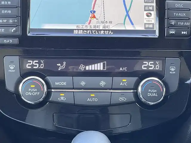 日産 エクストレイル モード・プレミア 島根県 2016(平28)年 4.9万km ブリリアントホワイトパール 純正ナビ/・BT/フルセグTV/CD/DVD/AM/FM/エマージェンシーブレーキ/全方位カメラ/バックカメラ/コーナーセンサー/横滑り防止装置/車線逸脱防止装置/アイドリングストップ/シートヒーター/ETC/オートライト/プッシュスタート/ステアリングスイッチ/純正ドアバイザー/純正フロアマット/保証書/取扱説明書