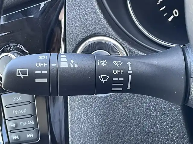 日産 エクストレイル モード・プレミア 島根県 2016(平28)年 4.9万km ブリリアントホワイトパール 純正ナビ/・BT/フルセグTV/CD/DVD/AM/FM/エマージェンシーブレーキ/全方位カメラ/バックカメラ/コーナーセンサー/横滑り防止装置/車線逸脱防止装置/アイドリングストップ/シートヒーター/ETC/オートライト/プッシュスタート/ステアリングスイッチ/純正ドアバイザー/純正フロアマット/保証書/取扱説明書