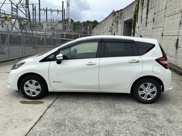 日産 ノート e－パワー B 長崎県 2019(平31)年 6万km ホワイト 社外メモリナビ/(BT/ラジオ)/衝突軽減ブレーキ/レーンアシスト/コーナーセンサー/スマートキー/プッシュスタート/ETC
