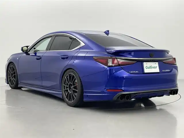 レクサス ＥＳ 300h Fスポーツ 熊本県 2022(令4)年 4.8万km ヒートブルーコントラストレイヤリング ワンオーナー　/禁煙車　/サンルーフ　/純正ナビ（ＣＤ・ＤＶＤ・フルセグ・ＢＴ・SD・ＡＵＸ・ipod・ＵＳＢ）/全周囲カメラ　/ビルトインＥＴＣ２．０　/社外前方ドライブレコーダー　/前後クリアランスソナー　/モデリスタエアロフル/レクサスセーフティセンス/・プリクラッシュセーフティ/・レーントレーシングアシスト/・レーダークルーズコントロール/・アダプティブハイビームアシスト/・ロードサインアシスト/・ドライバー異常対応システム/・ブラインドスポットモニター/横滑り防止/アイドリングストップ/パーキングサポート/前席シートヒーター/前席エアーシート/前席パワーシート/ステアリングヒーター/デジタルインナーミラー/純正フロアマット/社外19インチAW/オートライト/LEDヘッドライト/フォグライト/スマートキー/プッシュスタート/スペアキー1本/4本出しマフラー/保証書/取扱説明書