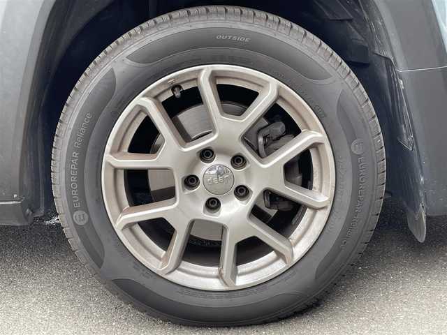 クライスラー・ジープ ジープ レネゲード リミテッド 香川県 2019(平31)年 4.7万km グレー 衝突軽減ブレーキ/レーンアシスト/ブラインドスポットモニター/アダプティブヘッドライト/純正ナビ/地デジ/BT/CarPlay/AUX/USB/バックカメラ/ブラックレザーシート/シートヒーター/ステアリングヒーテッド/前後ドライブレコーダー/パワーシート/ETC/コーナーセンサー/ウィンカーミラー/FRフォグ/ルーフレール/スマートキー