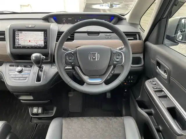 ホンダ フリード＋ クロスター ホンダセンシング 埼玉県 2021(令3)年 1.5万km スーパープラチナグレーメタリック /ワンオーナー//純正メモリナビ//フルセグTV//バックカメラ//CD/DVD/Bluetooth//両側パワースライドドア//アダプティブクルーズコントロール//ビルトインETC//スマートキーx2//LEDヘッドライト//ハーフレザーシート//CMBS衝突軽減ブレーキ//LKAS車線維持支援システム//W.サイド.カーテンエアバッグ//ABS//横滑り防止装置//前後ドライブレコーダー//LEDフォグランプ//オートライト//プライバシーガラス//ドアバイザー//純正15インチAW//新車時保証書//取扱説明書//ナビ取説