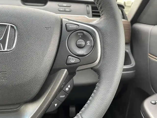 ホンダ フリード＋ クロスター ホンダセンシング 埼玉県 2021(令3)年 1.5万km スーパープラチナグレーメタリック /ワンオーナー//純正メモリナビ//フルセグTV//バックカメラ//CD/DVD/Bluetooth//両側パワースライドドア//アダプティブクルーズコントロール//ビルトインETC//スマートキーx2//LEDヘッドライト//ハーフレザーシート//CMBS衝突軽減ブレーキ//LKAS車線維持支援システム//W.サイド.カーテンエアバッグ//ABS//横滑り防止装置//前後ドライブレコーダー//LEDフォグランプ//オートライト//プライバシーガラス//ドアバイザー//純正15インチAW//新車時保証書//取扱説明書//ナビ取説