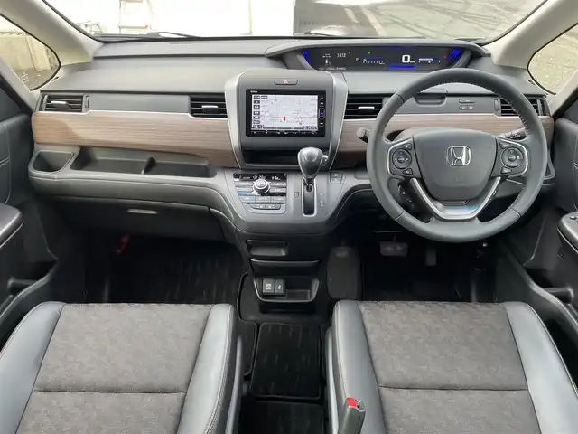 ホンダ フリード＋ クロスター ホンダセンシング 埼玉県 2021(令3)年 1.5万km スーパープラチナグレーメタリック /ワンオーナー//純正メモリナビ//フルセグTV//バックカメラ//CD/DVD/Bluetooth//両側パワースライドドア//アダプティブクルーズコントロール//ビルトインETC//スマートキーx2//LEDヘッドライト//ハーフレザーシート//CMBS衝突軽減ブレーキ//LKAS車線維持支援システム//W.サイド.カーテンエアバッグ//ABS//横滑り防止装置//前後ドライブレコーダー//LEDフォグランプ//オートライト//プライバシーガラス//ドアバイザー//純正15インチAW//新車時保証書//取扱説明書//ナビ取説