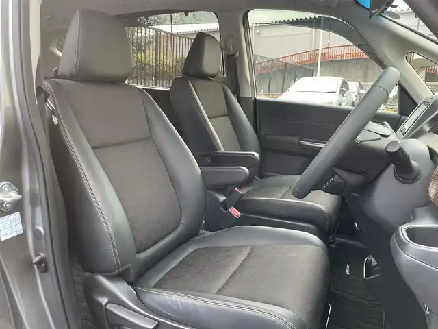 ホンダ フリード＋ クロスター ホンダセンシング 埼玉県 2021(令3)年 1.5万km スーパープラチナグレーメタリック /ワンオーナー//純正メモリナビ//フルセグTV//バックカメラ//CD/DVD/Bluetooth//両側パワースライドドア//アダプティブクルーズコントロール//ビルトインETC//スマートキーx2//LEDヘッドライト//ハーフレザーシート//CMBS衝突軽減ブレーキ//LKAS車線維持支援システム//W.サイド.カーテンエアバッグ//ABS//横滑り防止装置//前後ドライブレコーダー//LEDフォグランプ//オートライト//プライバシーガラス//ドアバイザー//純正15インチAW//新車時保証書//取扱説明書//ナビ取説