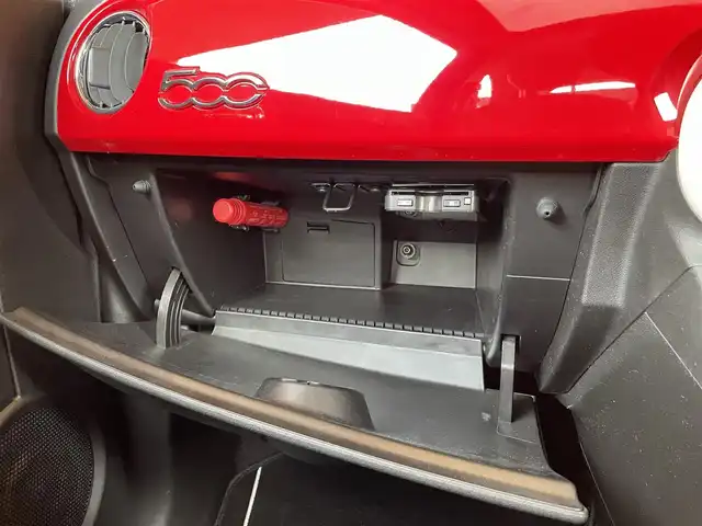 フィアット ５００ ツインエア ラウンジ 愛知県 2020(令2)年 3.2万km パソドプレレッド Uconnect純正ディスプレイオーディオ /Beatsサウンド /Bluetooth /USB接続/ガラスルーフ /HIDヘッドライト /純正15インチアルミホイル /アイドリングストップ /ステアリングスイッチ /ETC