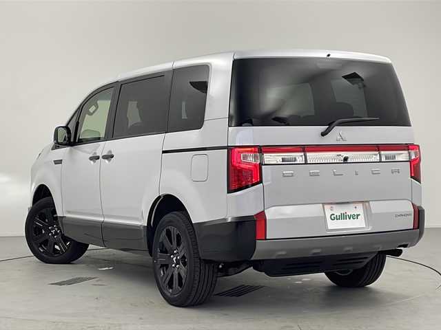 三菱 デリカＤ：５ シャモニー 愛知県 2025(令7)年 0.1千km ホワイトダイヤモンド /禁煙車//R7年8月登録済未使用車//特別仕様車”CHAMONIX”//ナビ取付パッケージ付//マルチアラウンドモニター//e-Assist//レーダークルーズコントロール//専用ブラック外装加飾//専用デカール//専用18インチブラックアルミホイール//専用合皮×スエード調コンビシート(撥水機能付)//専用木目調パネル//専用シルバーステッチ加飾//LEDヘッドライト//オートライト//LEDフォグランプ//エレクトリックテールゲート//両側パワースライドドア//運転席パワーシート//前席シートヒーター//電子パーキングブレーキ//ブレーキホールド//革巻きステアリング//ステアリングスイッチ//ステアリングヒーター//プッシュスタート//電動格納ミラー//アイドリングストップ//取扱説明書//スペアキー