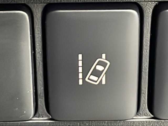 三菱 デリカＤ：５ シャモニー 愛知県 2025(令7)年 0.1千km ホワイトダイヤモンド /禁煙車//R7年8月登録済未使用車//特別仕様車”CHAMONIX”//ナビ取付パッケージ付//マルチアラウンドモニター//e-Assist//レーダークルーズコントロール//専用ブラック外装加飾//専用デカール//専用18インチブラックアルミホイール//専用合皮×スエード調コンビシート(撥水機能付)//専用木目調パネル//専用シルバーステッチ加飾//LEDヘッドライト//オートライト//LEDフォグランプ//エレクトリックテールゲート//両側パワースライドドア//運転席パワーシート//前席シートヒーター//電子パーキングブレーキ//ブレーキホールド//革巻きステアリング//ステアリングスイッチ//ステアリングヒーター//プッシュスタート//電動格納ミラー//アイドリングストップ//取扱説明書//スペアキー