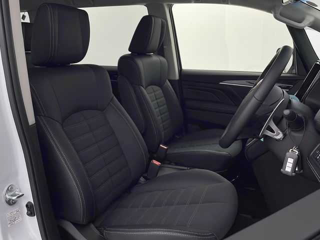 三菱 デリカＤ：５ シャモニー 愛知県 2025(令7)年 0.1千km ホワイトダイヤモンド /禁煙車//R7年8月登録済未使用車//特別仕様車”CHAMONIX”//ナビ取付パッケージ付//マルチアラウンドモニター//e-Assist//レーダークルーズコントロール//専用ブラック外装加飾//専用デカール//専用18インチブラックアルミホイール//専用合皮×スエード調コンビシート(撥水機能付)//専用木目調パネル//専用シルバーステッチ加飾//LEDヘッドライト//オートライト//LEDフォグランプ//エレクトリックテールゲート//両側パワースライドドア//運転席パワーシート//前席シートヒーター//電子パーキングブレーキ//ブレーキホールド//革巻きステアリング//ステアリングスイッチ//ステアリングヒーター//プッシュスタート//電動格納ミラー//アイドリングストップ//取扱説明書//スペアキー