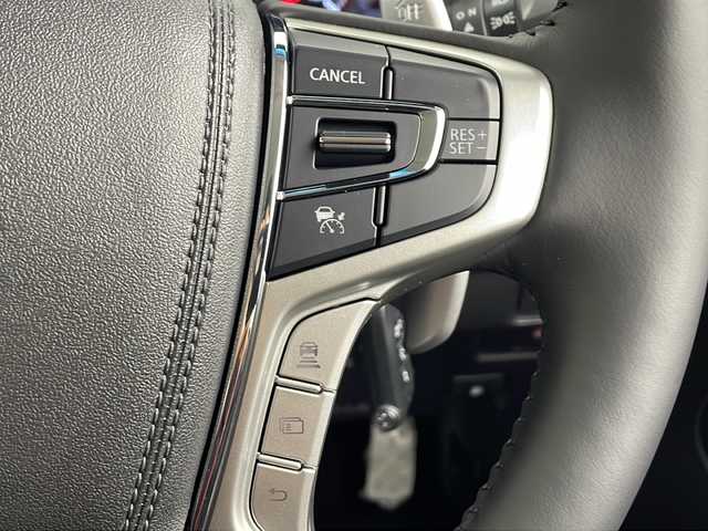 三菱 デリカＤ：５ シャモニー 愛知県 2025(令7)年 0.1千km ホワイトダイヤモンド /禁煙車//R7年8月登録済未使用車//特別仕様車”CHAMONIX”//ナビ取付パッケージ付//マルチアラウンドモニター//e-Assist//レーダークルーズコントロール//専用ブラック外装加飾//専用デカール//専用18インチブラックアルミホイール//専用合皮×スエード調コンビシート(撥水機能付)//専用木目調パネル//専用シルバーステッチ加飾//LEDヘッドライト//オートライト//LEDフォグランプ//エレクトリックテールゲート//両側パワースライドドア//運転席パワーシート//前席シートヒーター//電子パーキングブレーキ//ブレーキホールド//革巻きステアリング//ステアリングスイッチ//ステアリングヒーター//プッシュスタート//電動格納ミラー//アイドリングストップ//取扱説明書//スペアキー