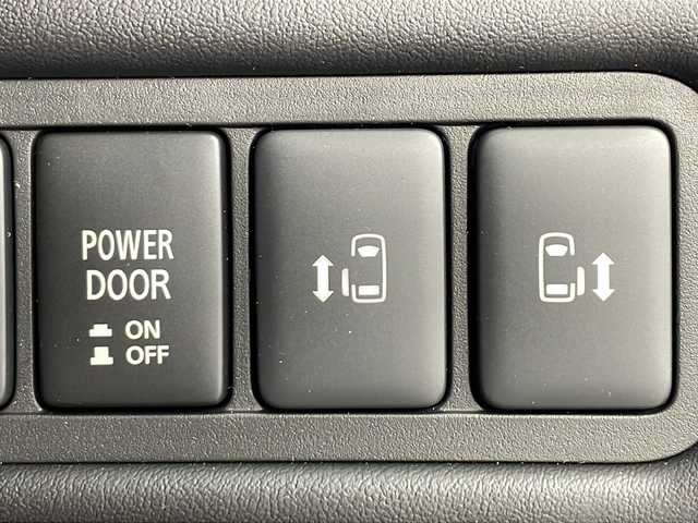 三菱 デリカＤ：５ シャモニー 愛知県 2025(令7)年 0.1千km ホワイトダイヤモンド /禁煙車//R7年8月登録済未使用車//特別仕様車”CHAMONIX”//ナビ取付パッケージ付//マルチアラウンドモニター//e-Assist//レーダークルーズコントロール//専用ブラック外装加飾//専用デカール//専用18インチブラックアルミホイール//専用合皮×スエード調コンビシート(撥水機能付)//専用木目調パネル//専用シルバーステッチ加飾//LEDヘッドライト//オートライト//LEDフォグランプ//エレクトリックテールゲート//両側パワースライドドア//運転席パワーシート//前席シートヒーター//電子パーキングブレーキ//ブレーキホールド//革巻きステアリング//ステアリングスイッチ//ステアリングヒーター//プッシュスタート//電動格納ミラー//アイドリングストップ//取扱説明書//スペアキー