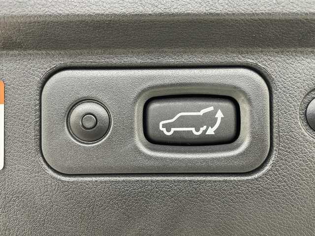 三菱 デリカＤ：５ シャモニー 愛知県 2025(令7)年 0.1千km ホワイトダイヤモンド /禁煙車//R7年8月登録済未使用車//特別仕様車”CHAMONIX”//ナビ取付パッケージ付//マルチアラウンドモニター//e-Assist//レーダークルーズコントロール//専用ブラック外装加飾//専用デカール//専用18インチブラックアルミホイール//専用合皮×スエード調コンビシート(撥水機能付)//専用木目調パネル//専用シルバーステッチ加飾//LEDヘッドライト//オートライト//LEDフォグランプ//エレクトリックテールゲート//両側パワースライドドア//運転席パワーシート//前席シートヒーター//電子パーキングブレーキ//ブレーキホールド//革巻きステアリング//ステアリングスイッチ//ステアリングヒーター//プッシュスタート//電動格納ミラー//アイドリングストップ//取扱説明書//スペアキー