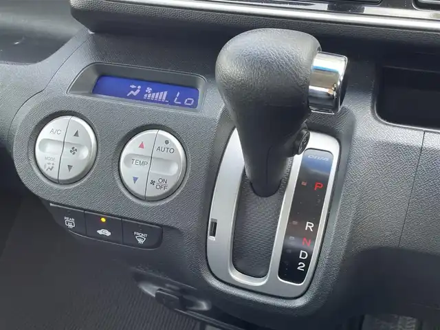 ホンダ ライフ ディーバ ターボパッケージ 東京都 2013(平25)年 4.2万km プレミアムホワイトパール ＨＩＤヘッドライト　/キーレスエントリー　/電子制御付ＡＢＳ　/フルオートエアコン　/純正フロアマット　/１４インチ純正アルミホイール　/ドアバイザー