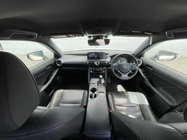 レクサス ＩＳ 300h バージョンL 千葉県 2021(令3)年 6.2万km ソニッククォーツ 衝突軽減ブレーキ/純正１０．３インチナビ/フルセグＴＶ/バックカメラ/レーダークルーズコントロール/ＢＳＭ/黒革シート/シートヒーター/ベンチレーション/ステアリングヒーター/パドルシフト