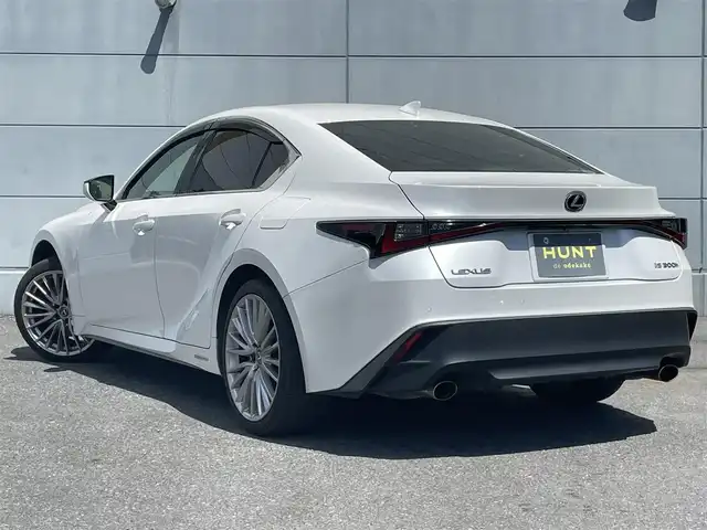 レクサス ＩＳ 300h バージョンL 千葉県 2021(令3)年 6.2万km ソニッククォーツ 衝突軽減ブレーキ/純正１０．３インチナビ/フルセグＴＶ/バックカメラ/レーダークルーズコントロール/ＢＳＭ/黒革シート/シートヒーター/ベンチレーション/ステアリングヒーター/パドルシフト