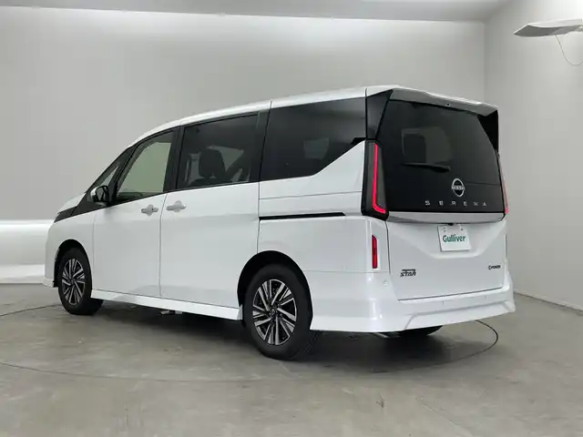 日産 セレナ e－パワー ハイウェイスター V 埼玉県 2025(令7)年 0.1万km未満 プリズムホワイト 登録済未使用車　純正１２．３インチナビ　アラウンドビューモニター　ＢＳＩ　プロパイロット　レーダークルーズ　ビルトインＥＴＣ２．０　前後ドラレコ　インテリジェントルームミラー　ワイヤレス充電　ＨＤＭＩ