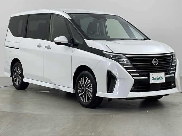日産 セレナ e－4ORCE ハイウェイスターV 道央・札幌 2025(令7)年 0.1千km プリズムホワイト ・4WD/・寒冷地仕様/・e-4orce/・純正ナビ/　TV/BT/・純正フリップダウンモニター/・全方位カメラ/・両側パワースライドドア/・プロパイロット/・純正前後ドライブレコーダー/・ハンズフリースライドドア/・デジタルインナーミラー/・置くだけ充電/・オートマチックハイビーム/・オートライト/・LEDヘッドライト/・フォグランプ/・前席/２列目シートヒーター/・ステアリングヒーター/・ハンドル支援/・ビルトインETC/・スペアキー/・16インチ純正アルミホイール/・取扱説明書/・保証書