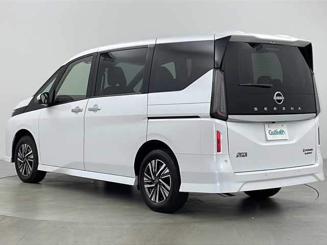 日産 セレナ e－4ORCE ハイウェイスターV 道央・札幌 2025(令7)年 0.1千km プリズムホワイト ・4WD/・寒冷地仕様/・e-4orce/・純正ナビ/　TV/BT/・純正フリップダウンモニター/・全方位カメラ/・両側パワースライドドア/・プロパイロット/・純正前後ドライブレコーダー/・ハンズフリースライドドア/・デジタルインナーミラー/・置くだけ充電/・オートマチックハイビーム/・オートライト/・LEDヘッドライト/・フォグランプ/・前席/２列目シートヒーター/・ステアリングヒーター/・ハンドル支援/・ビルトインETC/・スペアキー/・16インチ純正アルミホイール/・取扱説明書/・保証書