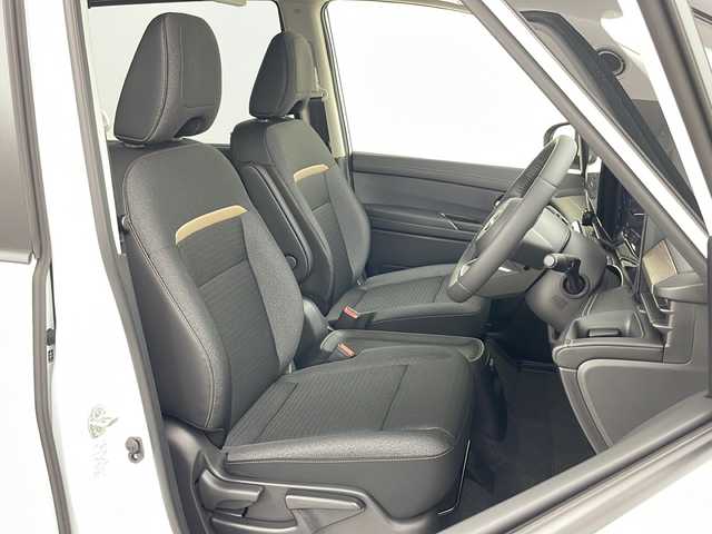 日産 セレナ e－4ORCE ハイウェイスターV 道央・札幌 2025(令7)年 0.1千km プリズムホワイト ・4WD/・寒冷地仕様/・e-4orce/・純正ナビ/　TV/BT/・純正フリップダウンモニター/・全方位カメラ/・両側パワースライドドア/・プロパイロット/・純正前後ドライブレコーダー/・ハンズフリースライドドア/・デジタルインナーミラー/・置くだけ充電/・オートマチックハイビーム/・オートライト/・LEDヘッドライト/・フォグランプ/・前席/２列目シートヒーター/・ステアリングヒーター/・ハンドル支援/・ビルトインETC/・スペアキー/・16インチ純正アルミホイール/・取扱説明書/・保証書