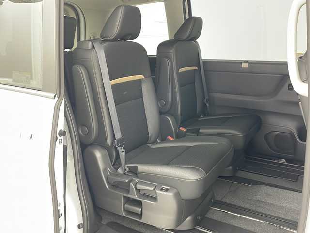 日産 セレナ e－4ORCE ハイウェイスターV 道央・札幌 2025(令7)年 0.1千km プリズムホワイト ・4WD/・寒冷地仕様/・e-4orce/・純正ナビ/　TV/BT/・純正フリップダウンモニター/・全方位カメラ/・両側パワースライドドア/・プロパイロット/・純正前後ドライブレコーダー/・ハンズフリースライドドア/・デジタルインナーミラー/・置くだけ充電/・オートマチックハイビーム/・オートライト/・LEDヘッドライト/・フォグランプ/・前席/２列目シートヒーター/・ステアリングヒーター/・ハンドル支援/・ビルトインETC/・スペアキー/・16インチ純正アルミホイール/・取扱説明書/・保証書