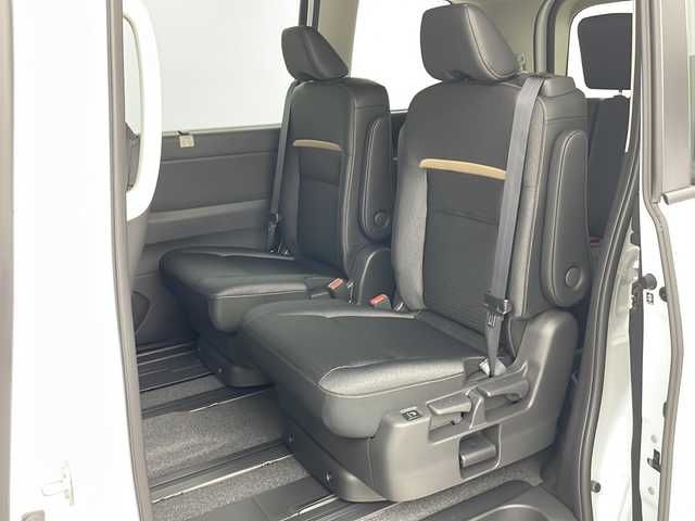 日産 セレナ e－4ORCE ハイウェイスターV 道央・札幌 2025(令7)年 0.1千km プリズムホワイト ・4WD/・寒冷地仕様/・e-4orce/・純正ナビ/　TV/BT/・純正フリップダウンモニター/・全方位カメラ/・両側パワースライドドア/・プロパイロット/・純正前後ドライブレコーダー/・ハンズフリースライドドア/・デジタルインナーミラー/・置くだけ充電/・オートマチックハイビーム/・オートライト/・LEDヘッドライト/・フォグランプ/・前席/２列目シートヒーター/・ステアリングヒーター/・ハンドル支援/・ビルトインETC/・スペアキー/・16インチ純正アルミホイール/・取扱説明書/・保証書