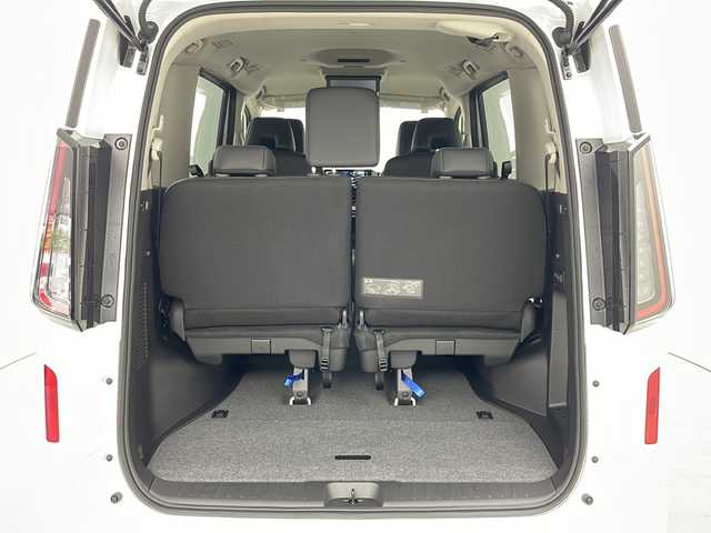 日産 セレナ e－4ORCE ハイウェイスターV 道央・札幌 2025(令7)年 0.1千km プリズムホワイト ・4WD/・寒冷地仕様/・e-4orce/・純正ナビ/　TV/BT/・純正フリップダウンモニター/・全方位カメラ/・両側パワースライドドア/・プロパイロット/・純正前後ドライブレコーダー/・ハンズフリースライドドア/・デジタルインナーミラー/・置くだけ充電/・オートマチックハイビーム/・オートライト/・LEDヘッドライト/・フォグランプ/・前席/２列目シートヒーター/・ステアリングヒーター/・ハンドル支援/・ビルトインETC/・スペアキー/・16インチ純正アルミホイール/・取扱説明書/・保証書