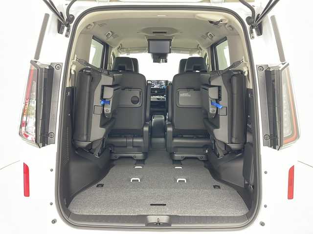 日産 セレナ e－4ORCE ハイウェイスターV 道央・札幌 2025(令7)年 0.1千km プリズムホワイト ・4WD/・寒冷地仕様/・e-4orce/・純正ナビ/　TV/BT/・純正フリップダウンモニター/・全方位カメラ/・両側パワースライドドア/・プロパイロット/・純正前後ドライブレコーダー/・ハンズフリースライドドア/・デジタルインナーミラー/・置くだけ充電/・オートマチックハイビーム/・オートライト/・LEDヘッドライト/・フォグランプ/・前席/２列目シートヒーター/・ステアリングヒーター/・ハンドル支援/・ビルトインETC/・スペアキー/・16インチ純正アルミホイール/・取扱説明書/・保証書