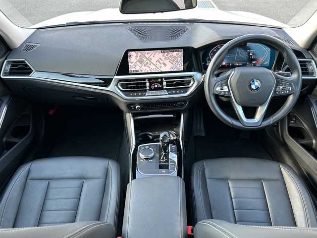 ＢＭＷ ３２０ｄ xDrive 山口県 2021(令3)年 5.3万km 白 禁煙車/360度前方ドライブレコーダー/スマートキー/プッシュスタート/純正HDDナビ/(DTV/BT/USB/ラジオ)/全方位カメラ/クリアランスソナー/シートメモリー付きパワーシート/シートヒーター/電子パーキング/置くだけ充電/オートライト/左右分離型フルオートエアコン/純正アルミホイール/リモートタッチ/保証書/取扱説明書/記録簿/スペアキー/レーダクルーズコントロール/プラスパッケージ/コンフォートパッケージ/ハイラインパッケージ/HIFIスピーカーシステム
