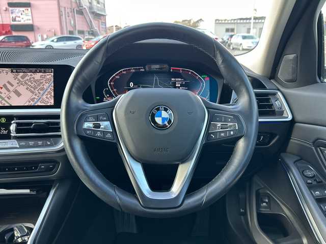 ＢＭＷ ３２０ｄ xDrive 山口県 2021(令3)年 5.3万km 白 禁煙車/360度前方ドライブレコーダー/スマートキー/プッシュスタート/純正HDDナビ/(DTV/BT/USB/ラジオ)/全方位カメラ/クリアランスソナー/シートメモリー付きパワーシート/シートヒーター/電子パーキング/置くだけ充電/オートライト/左右分離型フルオートエアコン/純正アルミホイール/リモートタッチ/保証書/取扱説明書/記録簿/スペアキー/レーダクルーズコントロール/プラスパッケージ/コンフォートパッケージ/ハイラインパッケージ/HIFIスピーカーシステム