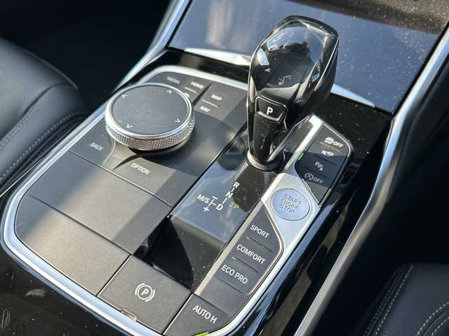 ＢＭＷ ３２０ｄ xDrive 山口県 2021(令3)年 5.3万km 白 禁煙車/360度前方ドライブレコーダー/スマートキー/プッシュスタート/純正HDDナビ/(DTV/BT/USB/ラジオ)/全方位カメラ/クリアランスソナー/シートメモリー付きパワーシート/シートヒーター/電子パーキング/置くだけ充電/オートライト/左右分離型フルオートエアコン/純正アルミホイール/リモートタッチ/保証書/取扱説明書/記録簿/スペアキー/レーダクルーズコントロール/プラスパッケージ/コンフォートパッケージ/ハイラインパッケージ/HIFIスピーカーシステム