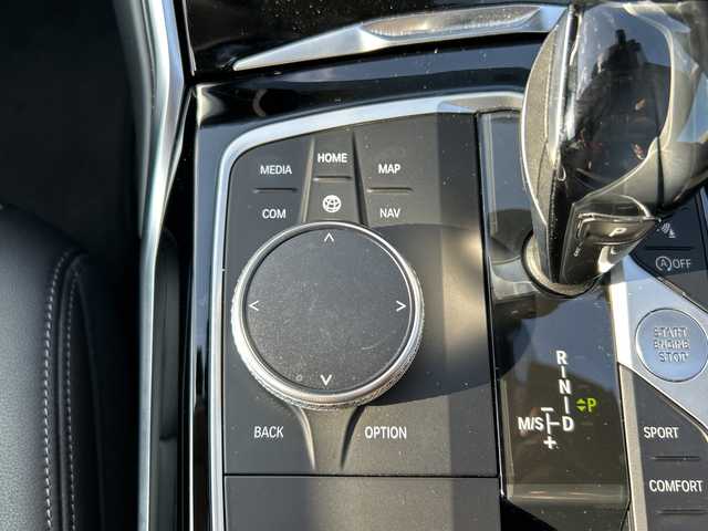 ＢＭＷ ３２０ｄ xDrive 山口県 2021(令3)年 5.3万km 白 禁煙車/360度前方ドライブレコーダー/スマートキー/プッシュスタート/純正HDDナビ/(DTV/BT/USB/ラジオ)/全方位カメラ/クリアランスソナー/シートメモリー付きパワーシート/シートヒーター/電子パーキング/置くだけ充電/オートライト/左右分離型フルオートエアコン/純正アルミホイール/リモートタッチ/保証書/取扱説明書/記録簿/スペアキー/レーダクルーズコントロール/プラスパッケージ/コンフォートパッケージ/ハイラインパッケージ/HIFIスピーカーシステム