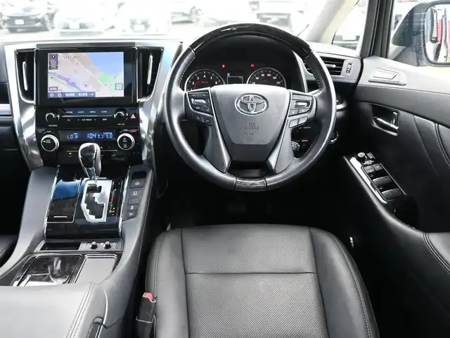 トヨタ アルファード S Cパッケージ 千葉県 2022(令4)年 4.2万km ホワイトパールクリスタルシャイン 235/50R18/Toyota Safety Sense/・プリクラッシュセーフティ/・レーンディパーチャーアラート/・オートハイビーム/・レーダークルーズコントロール/ムーンルーフ/パワーバックドア/両側パワースライドドア/純正コネクティッドナビ/地デジTV/【DVD/CD再生機能　Bluetooth接続】/バックカメラ/フリップダウンモニター（V12T-R68C）/ドライブレコーダー/前席パワーシート/エアシート/シートヒーター/革巻きステアリング/ステアリングスイッチ/ステアリングヒーター/ETC（2.0）/3眼LEDヘッドライト/フォグライト/ウインカーミラー/クリアランスソナー/純正18インチアルミホイル/サイド/カーテンエアバッグ/スマートキー
