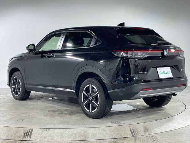 ホンダ ヴェゼル ハイブリッド e:HEV X 福岡県 2022(令4)年 2.9万km クリスタルブラックパール ・純正ナビ/・フルセグ/・Bluetooth/・ホンダセンシング/衝突軽減ブレーキ（CMBS）/車線維持支援システム（LKAS）/渋滞追従機能付アダプティブクルーズコントロール（ACC/路外逸脱抑制機能/先行車発進お知らせ機能/オートハイビーム/・プッシュスタート/・パドルシフト/・置くだけ充電/・電格ミラー/・ウィンカーミラー/・オートライト/・フォグライト/・ビルトインETC/・純正16インチAW