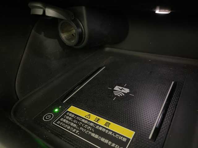 ホンダ ヴェゼル ハイブリッド e:HEV X 福岡県 2022(令4)年 2.9万km クリスタルブラックパール ・純正ナビ/・フルセグ/・Bluetooth/・ホンダセンシング/衝突軽減ブレーキ（CMBS）/車線維持支援システム（LKAS）/渋滞追従機能付アダプティブクルーズコントロール（ACC/路外逸脱抑制機能/先行車発進お知らせ機能/オートハイビーム/・プッシュスタート/・パドルシフト/・置くだけ充電/・電格ミラー/・ウィンカーミラー/・オートライト/・フォグライト/・ビルトインETC/・純正16インチAW