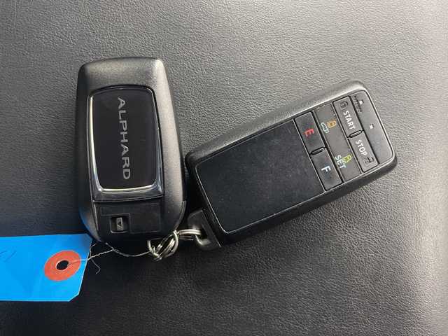 トヨタ アルファードハイブリット SR Cパッケージ 宮城県 2020(令2)年 6.2万km グラファイトM ・4WD/寒冷地仕様/・トヨタセーフティセンス/・プリクラッシュセーフティ/・ツインムーンルーフ/・JBLプレミアムサウンドシステム/・純正ディスプレイオーディオ  /・フルセグ/BT/USB/HDMI/・パノラミックビューモニター/・フリップダウンモニター/・両側パワースライドドア/・純正エンジンスターター/・前後ドライブレコーダー/・レーダークルーズコントロール/・デジタルインナーミラー/・ステアリングスイッチ/ヒーター/・シートヒーター/エアシート/・シートポジションメモリー/パワーシート/・ビルトインETC2.0/AC100V/・社外グリル/純正グリル積込有/・LEDヘッドライト/・BSM/RCTA