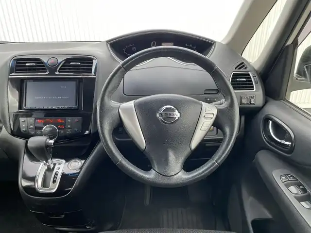 日産 セレナ ハイウェイS G Sハイブリッド 大分県 2014(平26)年 8.8万km ブリリアントホワイトパール 社外ナビ/DVD再生可能/ハンズフリーBluetooth接続/アルパイン後席モニター/LEDヘッドライト/フォグ/オートライト/ミラーウィンカー/スマートキー/プッシュスタート/クルーズコントロール/両側電動スライドドア/ETC/アイドリングストップ