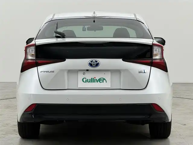 トヨタ プリウス S ツーリングセレクション 福岡県 2022(令4)年 1.1万km プラチナホワイトパールマイカ ワンオーナー/純正ＤＡナビ／フルセグＴＶ　/バックカメラ　/ビルトインＥＴＣ　/前後ドラレコ　/レーダークルコン　/コーナーセンサー　/トヨタセーフティセンス　/衝突軽減ブレーキ　/レーンキープ/レーンキープ/アクセル踏み間違い防止　/シートヒーター　/純正１７インチＡＷ
