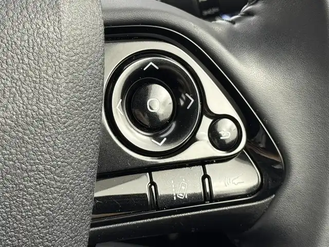 トヨタ プリウス S ツーリングセレクション 福岡県 2022(令4)年 1.1万km プラチナホワイトパールマイカ ワンオーナー/純正ＤＡナビ／フルセグＴＶ　/バックカメラ　/ビルトインＥＴＣ　/前後ドラレコ　/レーダークルコン　/コーナーセンサー　/トヨタセーフティセンス　/衝突軽減ブレーキ　/レーンキープ/レーンキープ/アクセル踏み間違い防止　/シートヒーター　/純正１７インチＡＷ