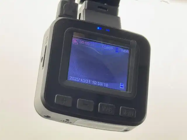 トヨタ プリウス S ツーリングセレクション 福岡県 2022(令4)年 1.1万km プラチナホワイトパールマイカ ワンオーナー/純正ＤＡナビ／フルセグＴＶ　/バックカメラ　/ビルトインＥＴＣ　/前後ドラレコ　/レーダークルコン　/コーナーセンサー　/トヨタセーフティセンス　/衝突軽減ブレーキ　/レーンキープ/レーンキープ/アクセル踏み間違い防止　/シートヒーター　/純正１７インチＡＷ