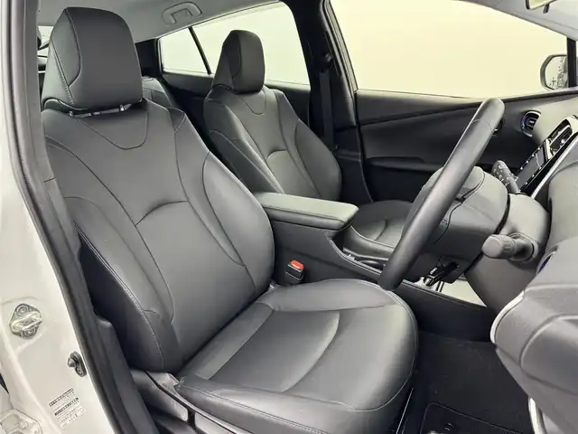 トヨタ プリウス S ツーリングセレクション 福岡県 2022(令4)年 1.1万km プラチナホワイトパールマイカ ワンオーナー/純正ＤＡナビ／フルセグＴＶ　/バックカメラ　/ビルトインＥＴＣ　/前後ドラレコ　/レーダークルコン　/コーナーセンサー　/トヨタセーフティセンス　/衝突軽減ブレーキ　/レーンキープ/レーンキープ/アクセル踏み間違い防止　/シートヒーター　/純正１７インチＡＷ